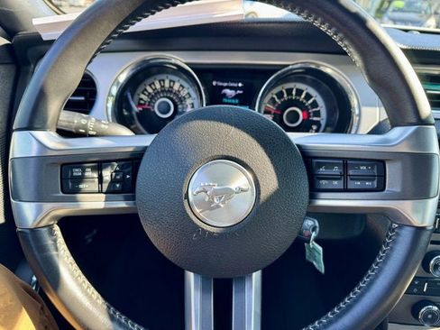 Used 2013 Ford Mustang Premium image 12
