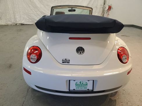 Used 2009 Volkswagen Beetle S FWD image 8