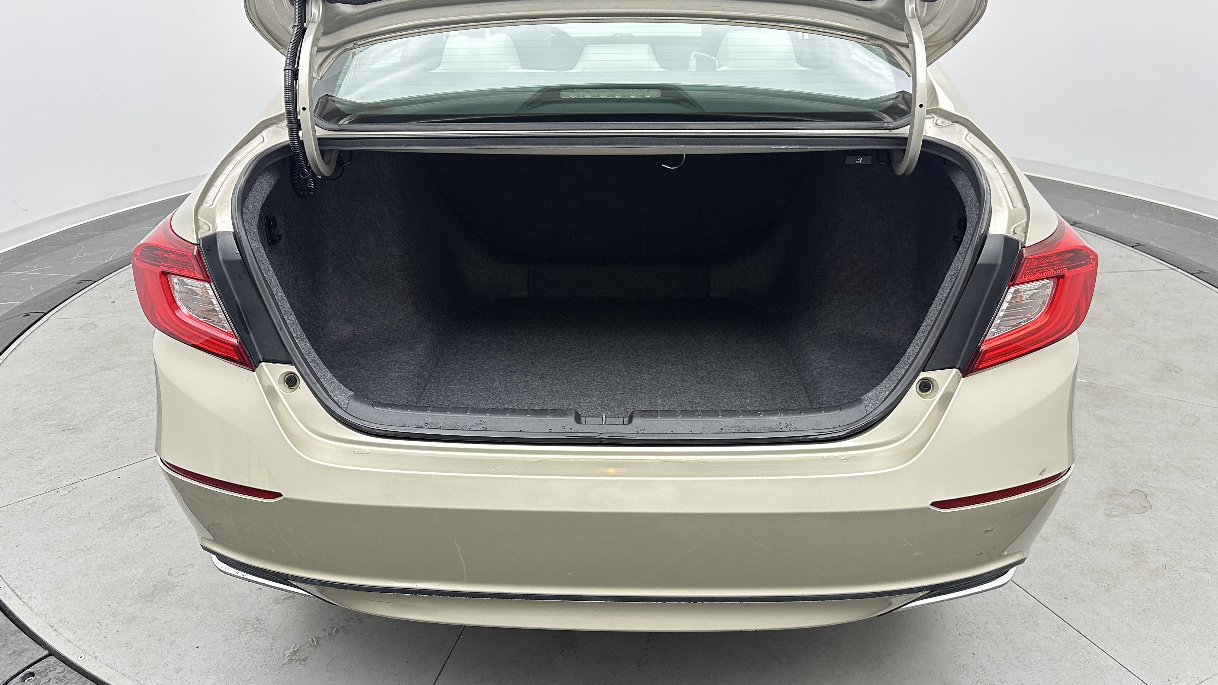 Used 2018 Honda Accord LX image 22