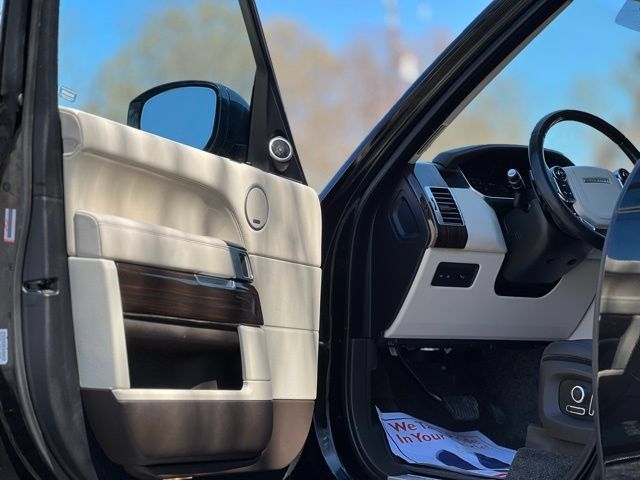 Used 2017 Land Rover Range Rover HSE AWD/4WD image 9