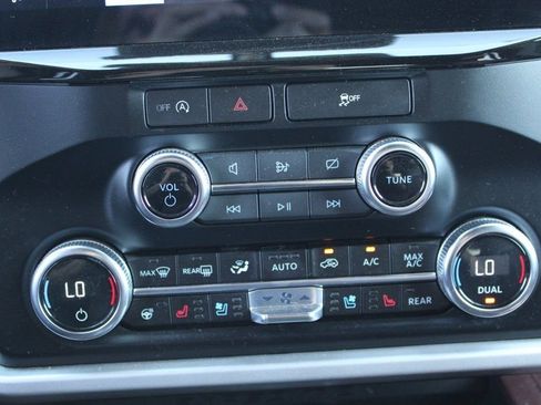 Used 2024 Ford Expedition Limited image 21