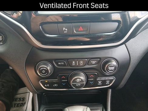 Used 2019 Jeep Cherokee Limited w/ Luxury Group image 19