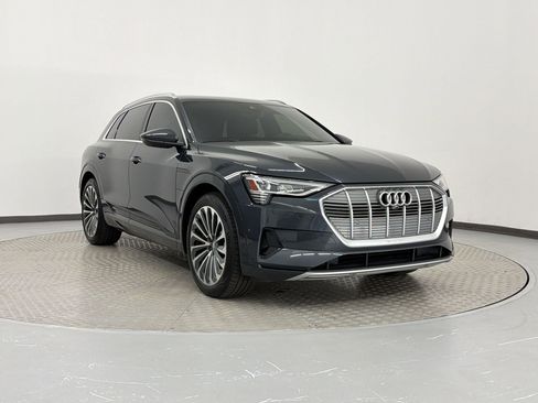 Used 2019 Audi e-tron Prestige w/ Prestige Package AWD/4WD image 7