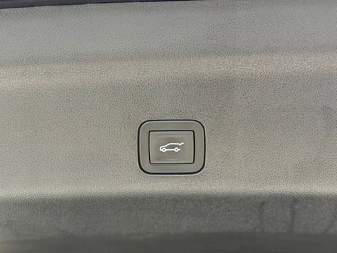 Used 2025 Chevrolet Tahoe Z71 image 6