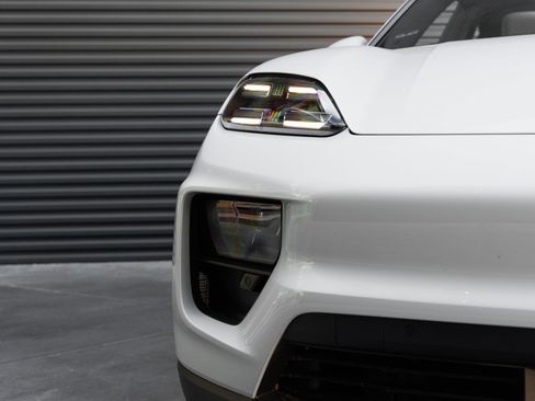 Certified 2024 Porsche Macan 4 Electric AWD/4WD image 38