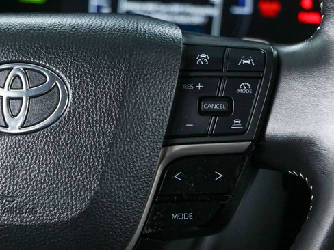 Used 2025 Toyota Camry SE w/ Convenience Package FWD image 14