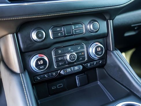 Used 2023 GMC Yukon AT4 w/ AT4 Premium Package image 21