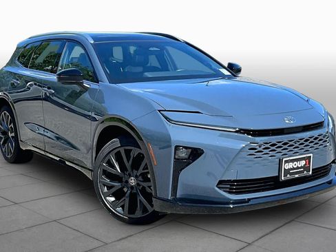 Certified 2025 Toyota Crown Signia w/ Advanced Technology Package AWD/4WD image 3