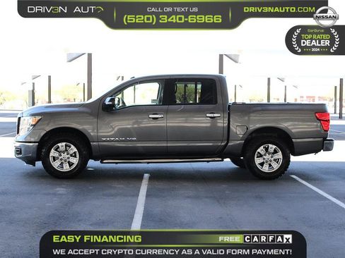 Used 2019 Nissan Titan SV image 4