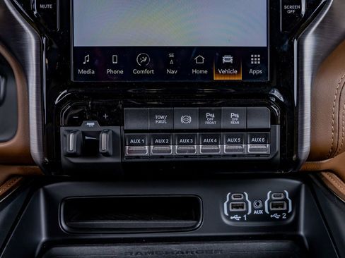 Used 2024 RAM 2500 Limited w/ Towing Technology Group AWD/4WD image 28