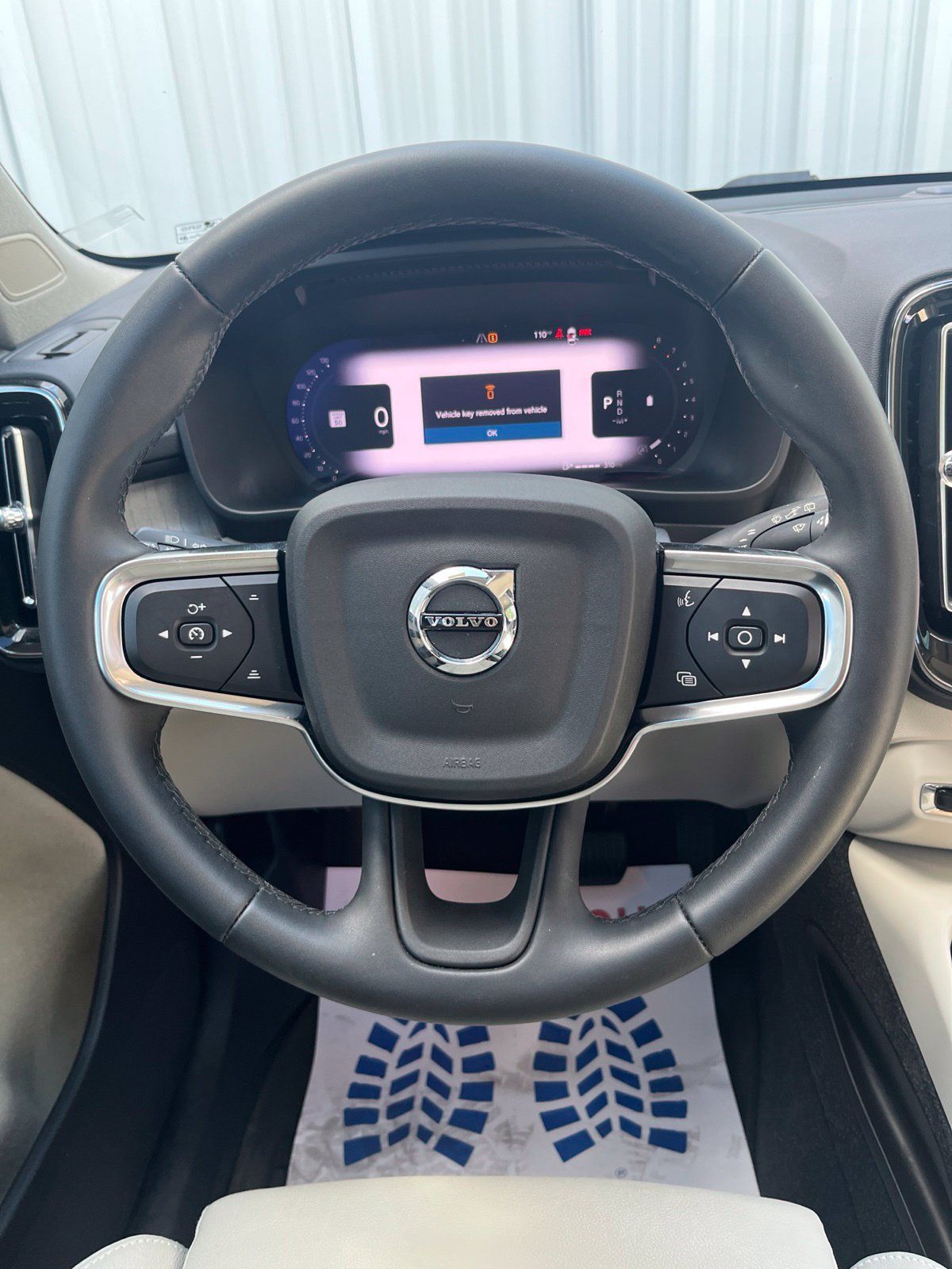 Used 2024 Volvo XC40 B5 Plus w/ Protection Package Premier AWD/4WD image 19