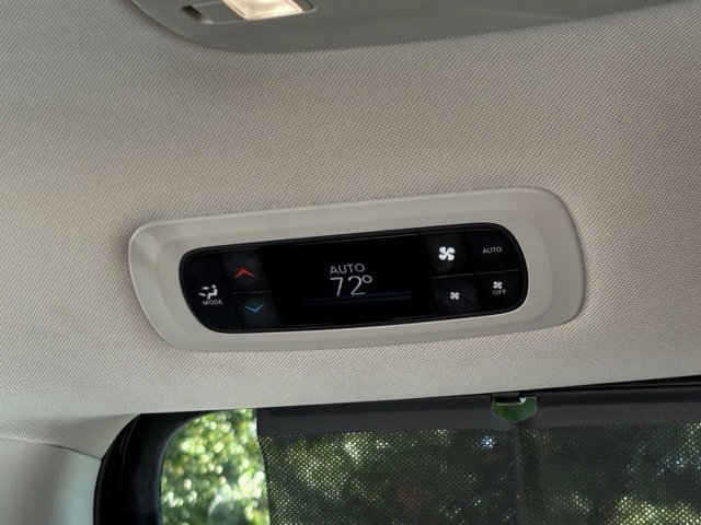 Used 2023 Chrysler Pacifica Touring-L FWD image 20
