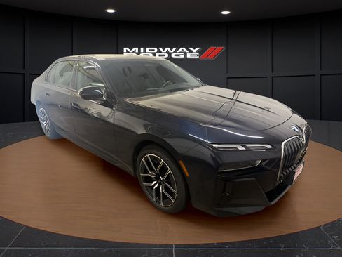 Used 2025 BMW 740i xDrive AWD/4WD image 1