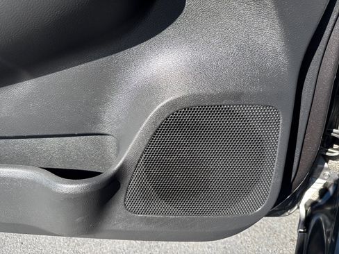 Used 2022 Nissan Versa SV image 26