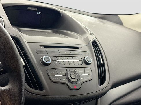 Used 2017 Ford Escape SE w/ SE Cold Weather Package image 4