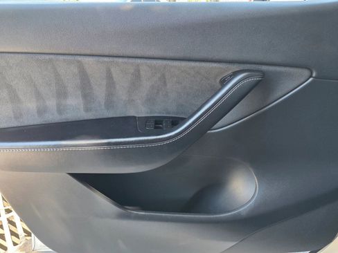 Used 2021 Tesla Model Y Performance image 23