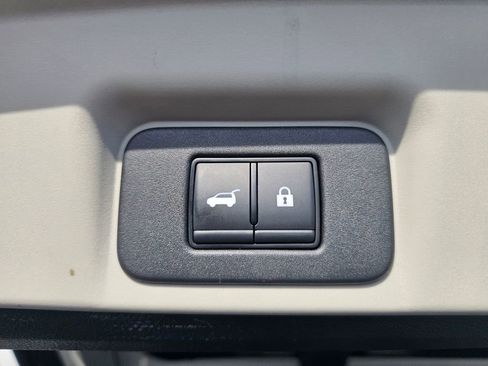 Used 2023 Nissan Ariya EVOLVE+ image 12