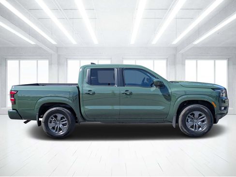 Used 2025 Nissan Frontier SV w/ SV Convenience Package RWD image 2