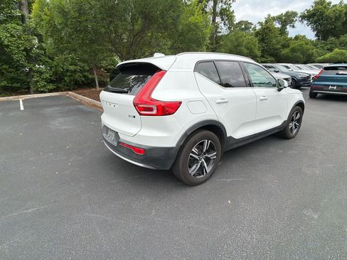 Used 2025 Volvo XC40 B5 Core AWD/4WD image 13