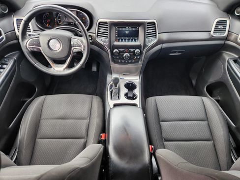 Used 2018 Jeep Grand Cherokee Laredo AWD/4WD image 6