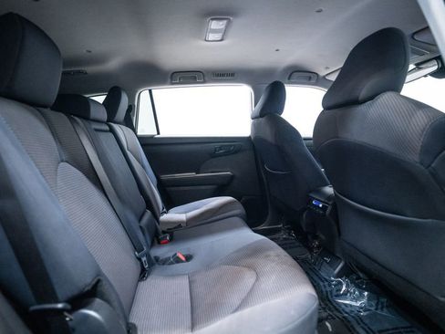 Certified 2024 Toyota Highlander LE image 30