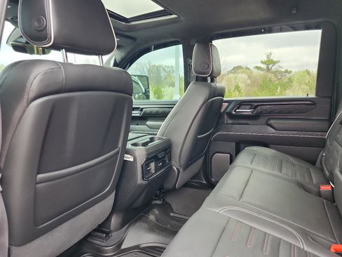 Used 2024 GMC Sierra 2500 AT4X image 18