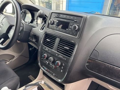 Used 2013 Dodge Grand Caravan SXT FWD image 4