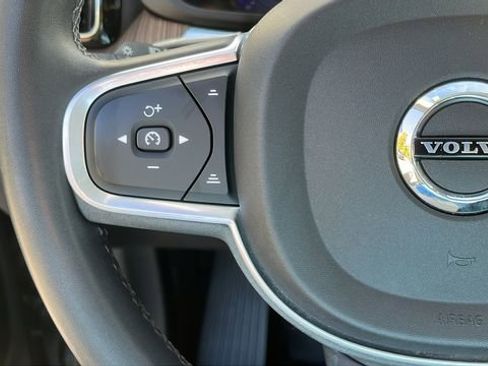 Used 2022 Volvo XC60 B5 Momentum w/ Climate Package image 12