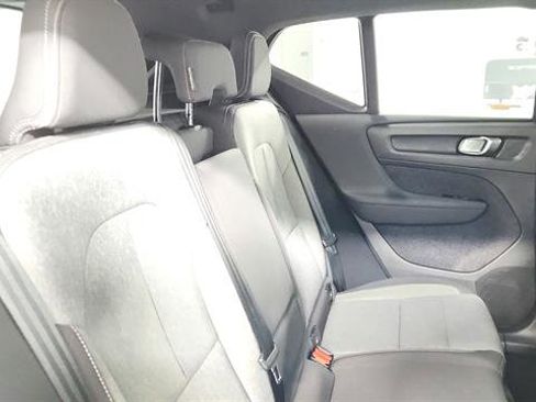 Used 2024 Volvo XC40 B5 Core image 28