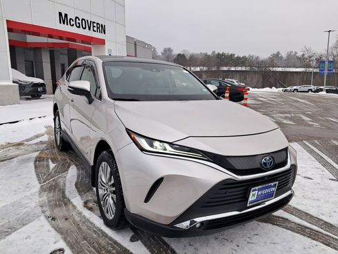 Used 2022 Toyota Venza Limited image 6