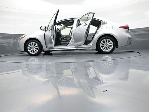 Used 2025 Toyota Corolla XLE image 48