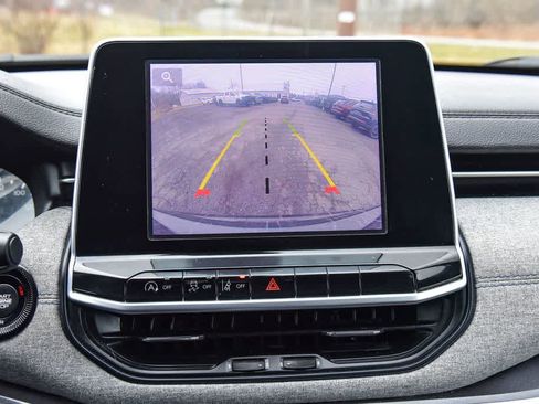 Certified 2022 Jeep Compass Latitude image 17