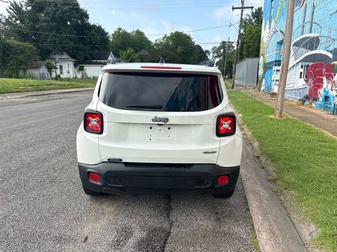 Used 2017 Jeep Renegade Latitude FWD image 6