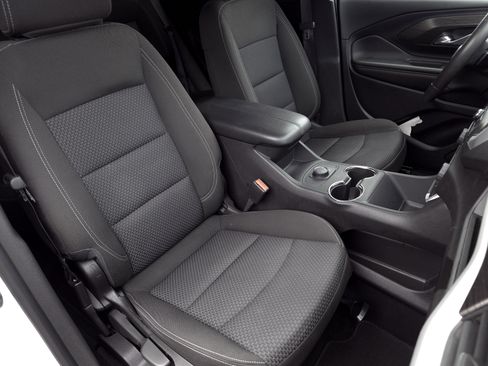 Used 2024 GMC Terrain SLE image 33