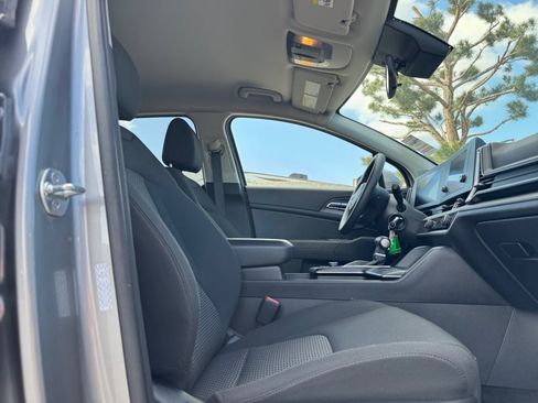 Used 2024 Kia Sportage LX image 19