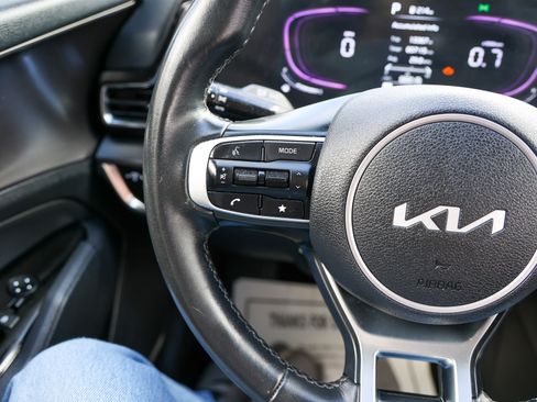 Used 2025 Kia Sportage EX FWD image 17