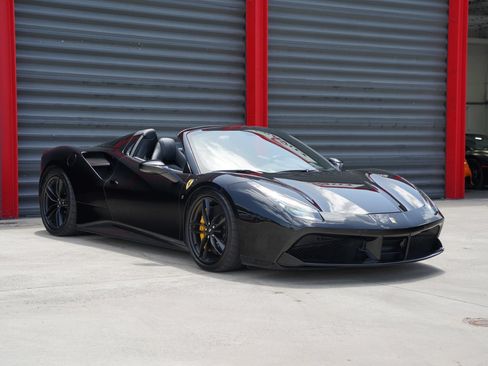 Used 2016 Ferrari 488 Spider RWD image 3