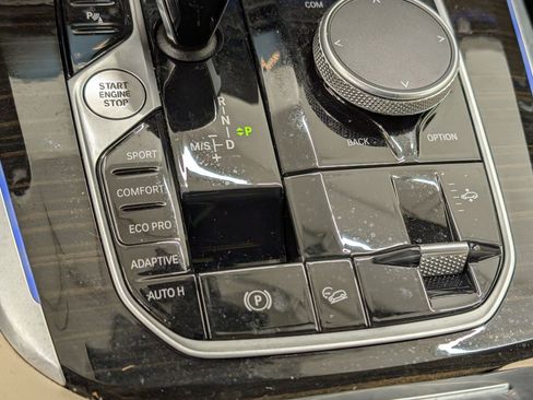 Used 2021 BMW X5 xDrive40i w/ M Sport Package image 21