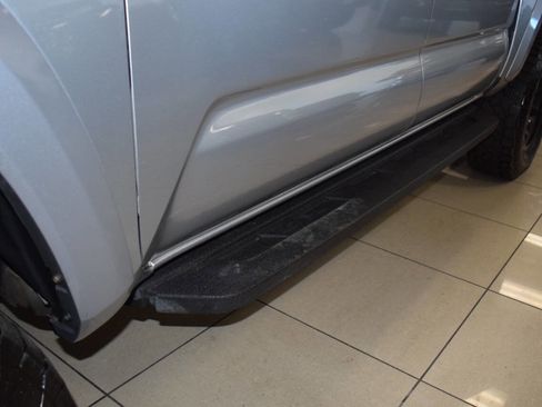 Used 2017 Toyota Tacoma TRD Off-Road image 6