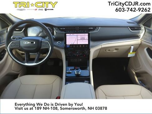 New 2025 Jeep Grand Cherokee Limited image 12