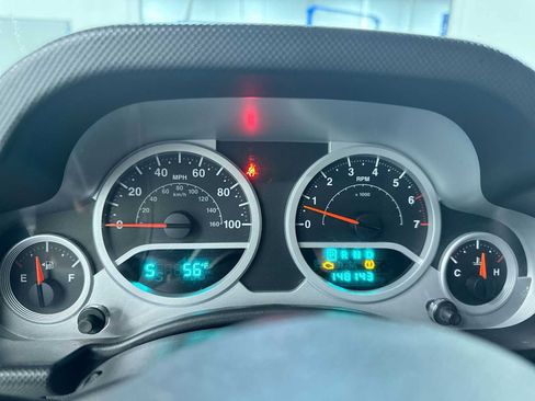 Used 2008 Jeep Wrangler Unlimited Sahara w/ Dual Top Group image 19