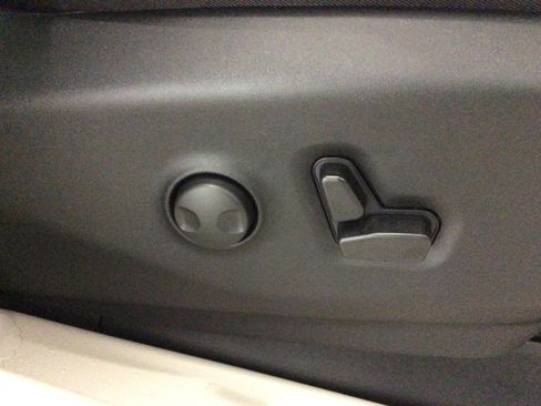 Used 2024 Chrysler Pacifica Limited w/ Trailer Tow Group image 43