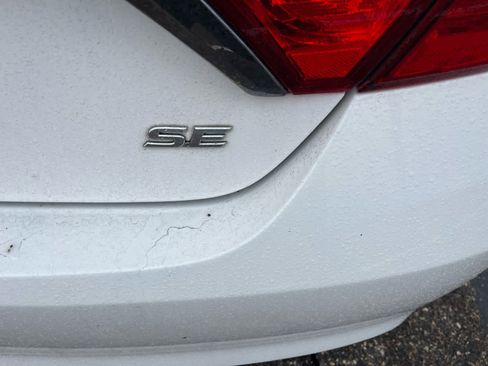 Used 2017 Toyota Camry SE image 7