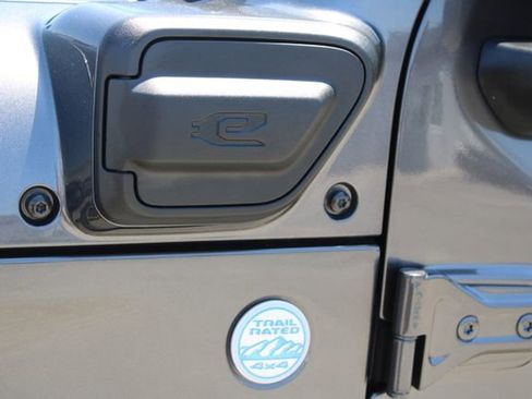 Used 2022 Jeep Wrangler Unlimited Sahara w/ Cold Weather Group AWD/4WD image 8