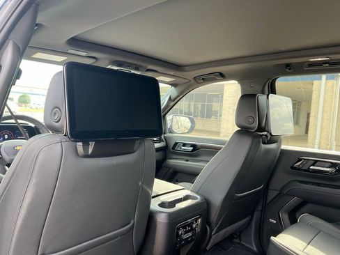 New 2026 Chevrolet Suburban Premier RWD image 29