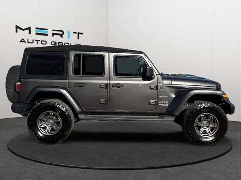 Used 2018 Jeep Wrangler Unlimited Sahara image 10