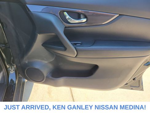 Used 2020 Nissan Rogue SV w/ Sun & Sound Touring Package AWD/4WD image 22