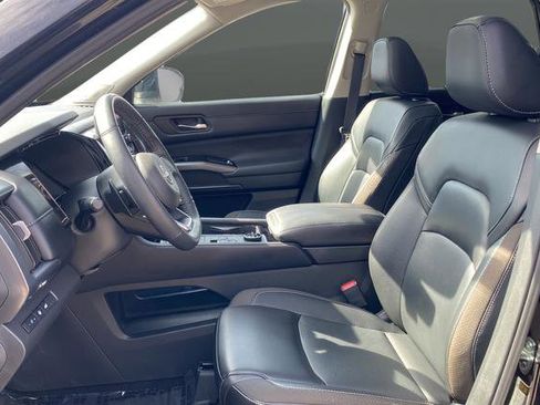 Used 2024 Nissan Pathfinder SL w/ SL Premium Package image 11