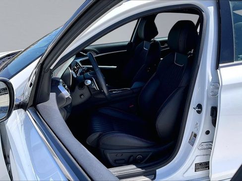 Used 2024 Genesis G70 3.3T Advanced RWD image 3