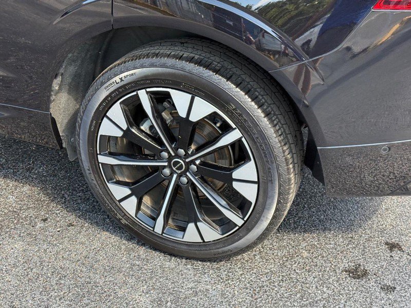 Certified 2026 Volvo XC60 B5 Plus AWD/4WD image 8